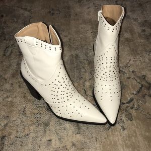 White Point Toe Stud Detail Western Ankle Boot
